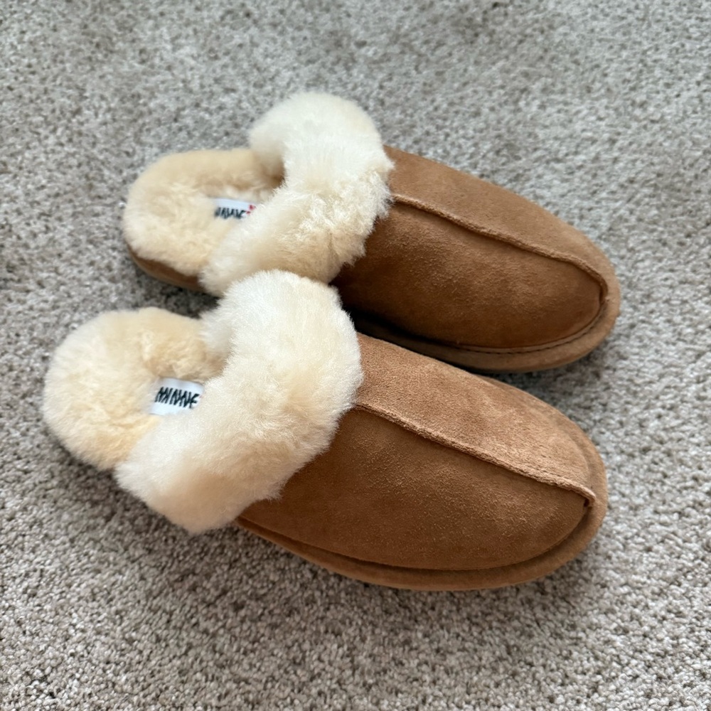 MINNETONKA Cozy Tan Leather Women’s Slippers Size 8
